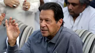 Imran's Poltics About to collapse